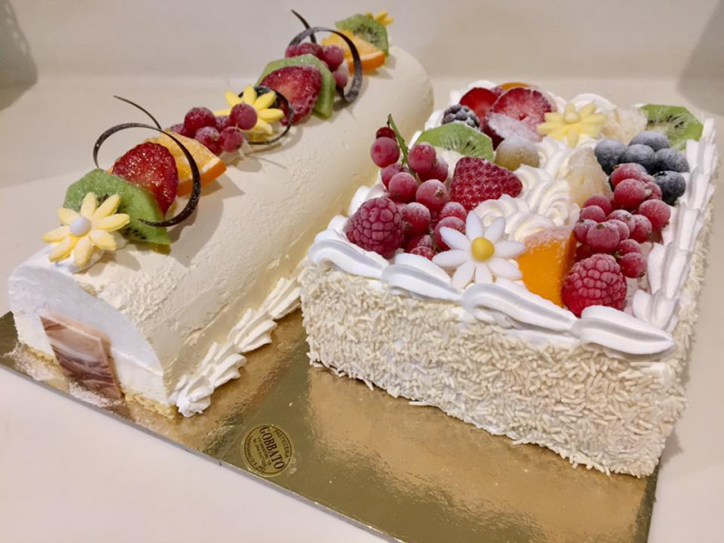 Torte decorate con frutta fresca